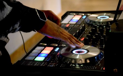 Should I Choose a Live Band or DJ?